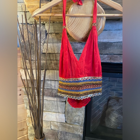 BEAUTIFUL Red festival top. Size XS-S - Picture 1 of 3